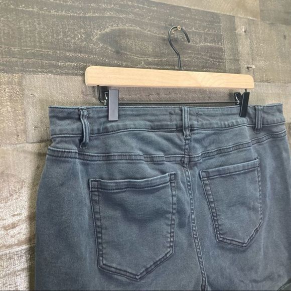 Lane Bryant High Rise Essential Stretch Girlfriend Shorts - Picture 6 of 9